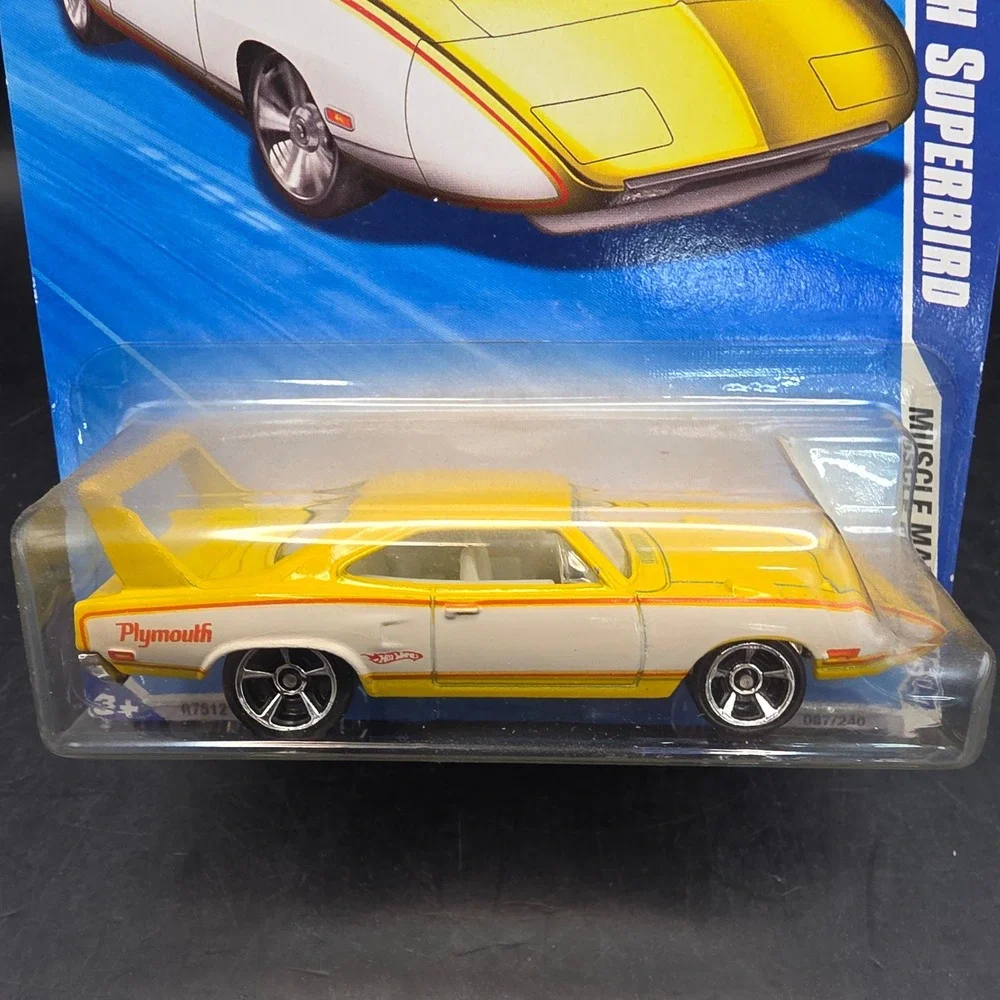 Hot Wheels '70 Plymouth Superbird Yellow Muscle Mania 09/10